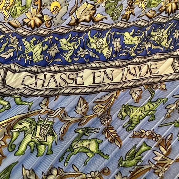 Hermes plissé silk cerulean blue scarf - Picture 4 of 8